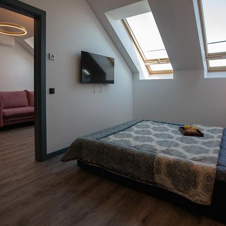 M8 Stylish One-Bedroom Apartment Каунас Екстериор снимка